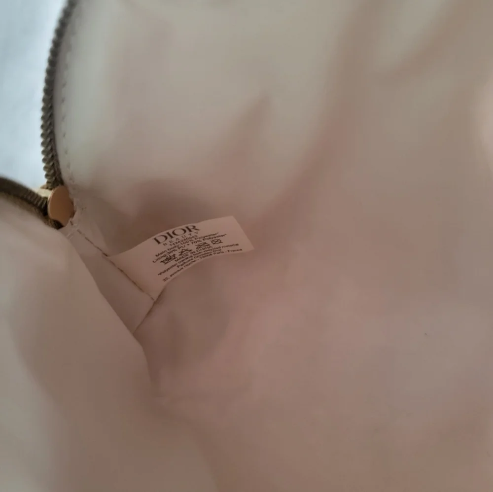 5pcs Dior Beauty Pouch, Ribbon, Charm Star, Framed Shopping Bag